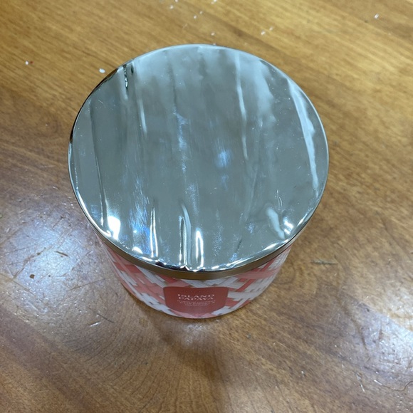 NWT.  Bath & Body Works, 3-wick candle. - Picture 4 of 6